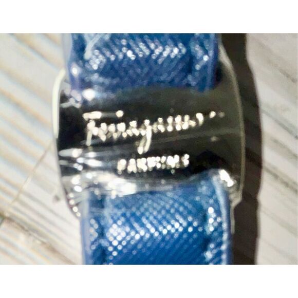 Salvatore Ferragamo Perfumes Navy Blue Leather Clasp Bag Strap or key Chain - Picture 8 of 8